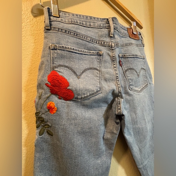 LEVI’S Floral Embroidered Women's Jeans - Picture 7 of 8